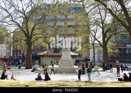 La fontaine de Shakespeare, Gardens Square, Leicester Square, West End, City of Westminster, London, England, United Kingdom Banque D'Images