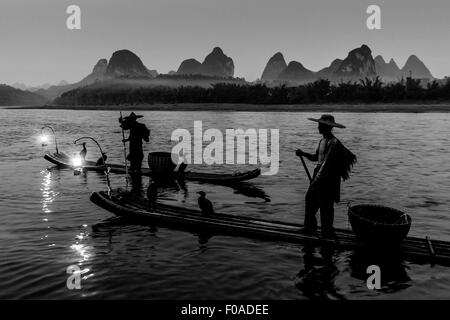 Les pêcheurs de la rivière Li, de cormorans, Yangshuo, Guangxi Province, China Banque D'Images