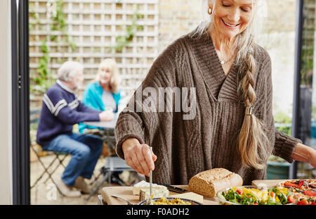 Senior woman preparing food Banque D'Images