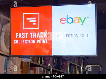 Point de collecte d'Ebay en succursale de magasin Argos, Londres Banque D'Images