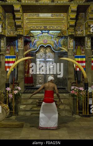 Tambours au Sri Dalada Maligawa Temple, Kandy, Sri Lanka Banque D'Images