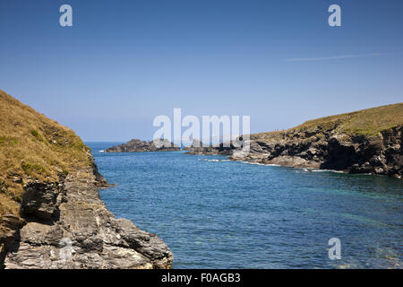 Park Head, Bedruthan Steps, regard vers Trevose Lighthouse Banque D'Images