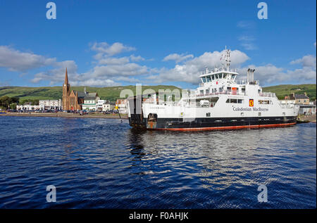 Caledonian MacBrayne voiture et passagers Loch Shira près du plan incliné à Largs en Ecosse Ayrshire Banque D'Images