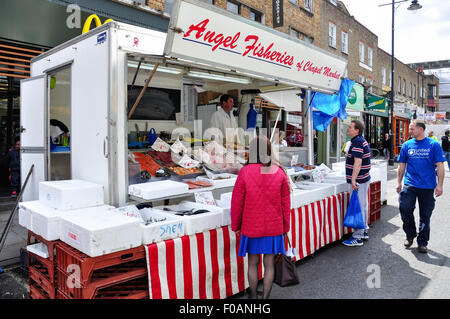 Fruits de mer Pêches ange, chapelle de décrochage, marché d'Islington, London Borough of Islington, Londres, Angleterre, Royaume-Uni Banque D'Images