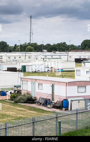 Thorney Bay Village. Un immeuble garage mort sur Wickford, Essex. Banque D'Images