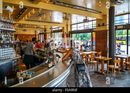 Belga café intérieur de la place Flagey bruxelles belgique Banque D'Images