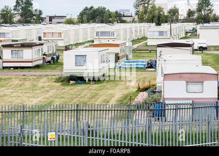Southend . Thorney Bay Village. Un immeuble garage mort sur Wickford, Essex. Banque D'Images