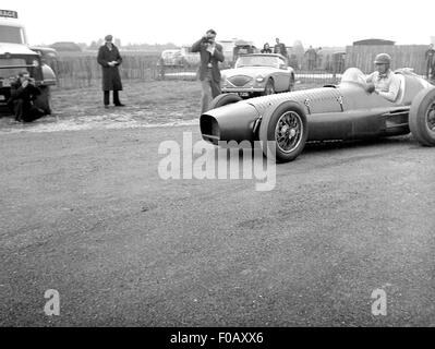 Ken Wharton dans son V BRW16 Mark II 1954 Banque D'Images