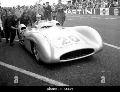 GP de France à Reims 1954, KLING MERCEDES STROMLINIENWAGEN APPUYEZ SUR START Banque D'Images