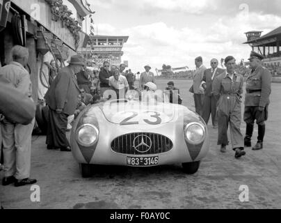 GP d'Allemagne Nurburgring 1952 SPORTS Mercedes 300SL SPYDER THEO HELFRICH et NEUBAUER Banque D'Images