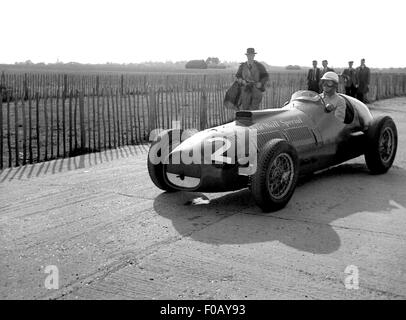 Nino Farina dans sa Ferrari 1950 Banque D'Images