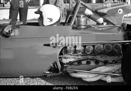 Chris Amon l'essai d'une Ferrari 312B à Modène Banque D'Images