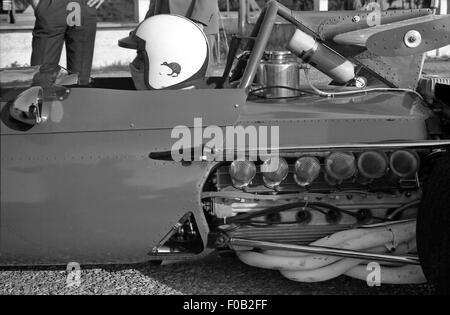 Chris Amon l'essai d'une Ferrari 312B à Modène Banque D'Images