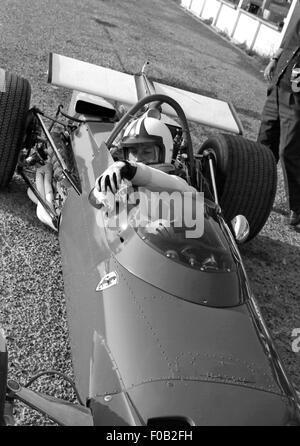 Chris Amon l'essai d'une Ferrari 312B à Modène Banque D'Images