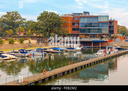 Yachts dans le port de Wroclaw Banque D'Images