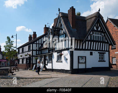 Le Black Bear Inn (1634). Place du marché, Grande Rue, Sandbach, Cheshire, England, UK Banque D'Images