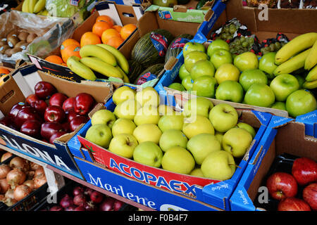 Close up des fruits et légumes dans un marché de rue à Bruxelles Belgique Banque D'Images