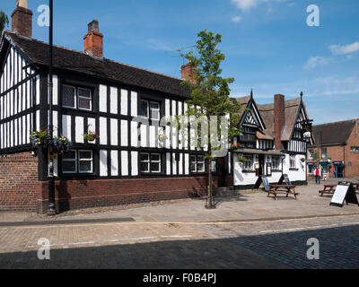 Le Black Bear Inn (1634). Place du marché, Grande Rue, Sandbach, Cheshire, England, UK Banque D'Images