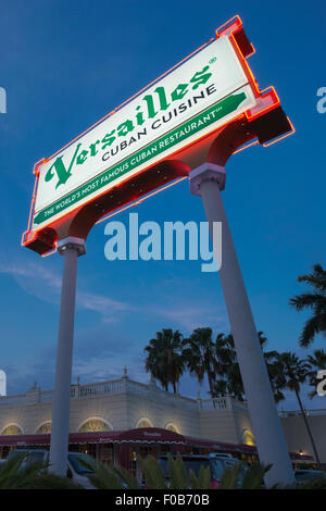 VERSAILLES RESTAURANT américano-cubaine SIGN 8E STREET MIAMI FLORIDA USA Banque D'Images