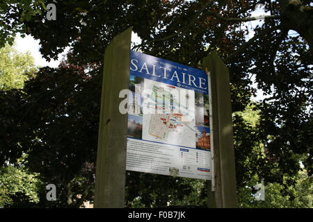 Panneau d'information avec plan de Saltaire, West Yorkshire, pour les touristes Banque D'Images