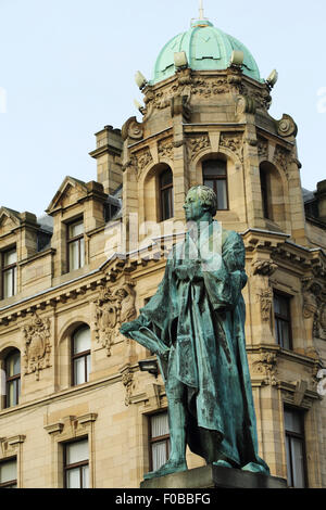 Statue du Roi George IV à Édimbourg, en Écosse. La statue se dresse sur la rue George. Banque D'Images