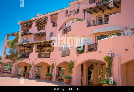 Beau village de Porto Cervo, le principal centre de la Costa Smeralda, Sardaigne Banque D'Images