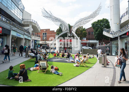 Sculpture d'ailes d'ange, Ange Ange, centre commercial Central, Région de Islington, Londres, Angleterre, Royaume-Uni Banque D'Images