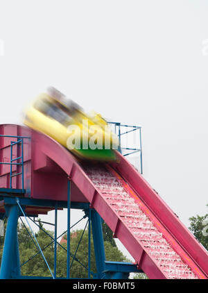 Faites glisser l'eau à l'aire du parc aquatique Banque D'Images