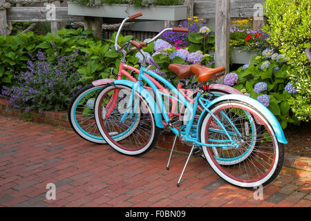 Les vélos garés à Edgartown, Martha's Vineyard Banque D'Images