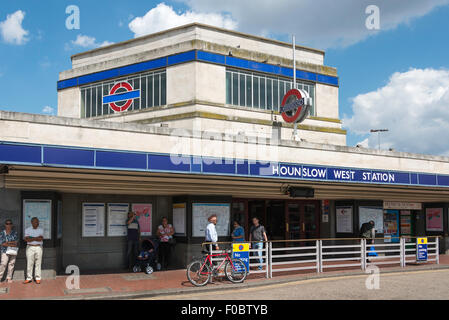 L'Art Déco de la station de métro Hounslow West, Hounslow West, London Borough of London, Greater London, Angleterre, Royaume-Uni Banque D'Images