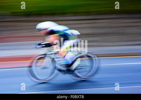 Cycliste professionnelle participent à la course, bluured motion Banque D'Images
