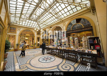 Galerie Vivienne est un passage historique antique shopping avec des magasins, cafés et restaurants. Je Banque D'Images