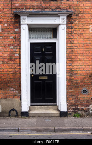 Maison de ville géorgienne noir en bois avec porte doorcase, Grove Street, Boston, Lincolnshire, Angleterre, RU Banque D'Images