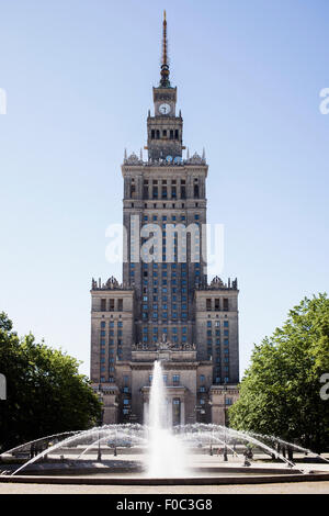 Façade du Palais de la Culture et de la science à Varsovie Banque D'Images