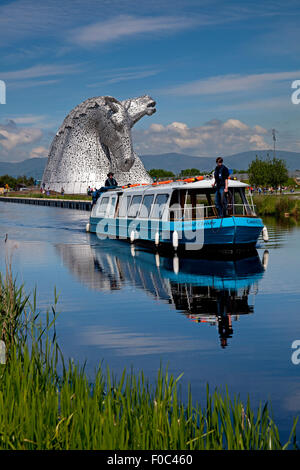 Parc Helix Kelpies et barge sur canal Falkirk UK Banque D'Images