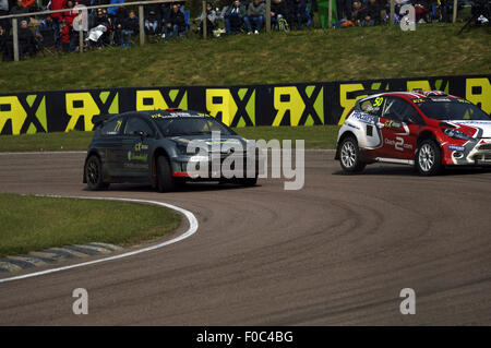 Kevin Procter dans sa Ford Fiesta ST à la course Lydden Hill race circuit, dans le championnat du monde 2015 Championnat du monde. Banque D'Images