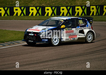 La Suède l'équipe de Volkswagen dans le monde des courses de voitures de championnat à Lydden Hill racetrack 2015 saison, au Royaume-Uni. Banque D'Images