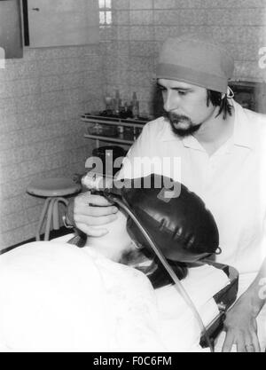 Médecine,anesthésie,anesthésiste,pendant la narcose masque dans un système semi-ouvert,Hôpital municipal Berlin - Weissensee,20e siècle,20e siècle,bloc opératoire,bloc opératoire,bloc opératoire,opération,subir une chirurgie,intervention chirurgicale,demi-longueur,assis,contrôle,contrôle,contrôle,contrôle,contrôle,contrôle,contrôle,contrôle,surveillance,surveillance,surveillance,surveillance,surveillance,masque,surveillance,surveillance,patients,masque,surveillance,surveillance,surveillance,surveillance,masque,surveillance,surveillance,surveillance,surveillance,surveillance,surveillance,surveillance,surveillance,surveillance,surveillance,masque,surveillance,surveillance,surveillance,surveillance,patients,surveillance,surveillance,surveillance,surveillance,surveillance,surveillance,surveillance,surveillance,masque,surveillance,surveillance,surveillance,surveillance,surveillance Banque D'Images