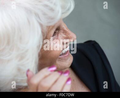 Portrait of senior woman, rire Banque D'Images