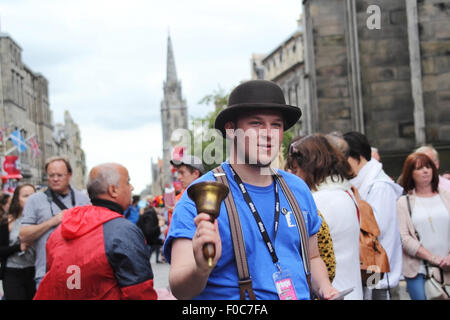 Edinburgh, Royaume-Uni. Août 11, 2015. Les artistes et interprètes au Fringe Festival d'Édimbourg, 11.08. En 2015, le Royal Mile, Edinburgh Scotland crédit : Malgorzata Larys/Alamy Live News Banque D'Images