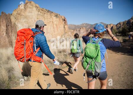 Backpackers en vacances, Smith Rock State Park, New York Banque D'Images