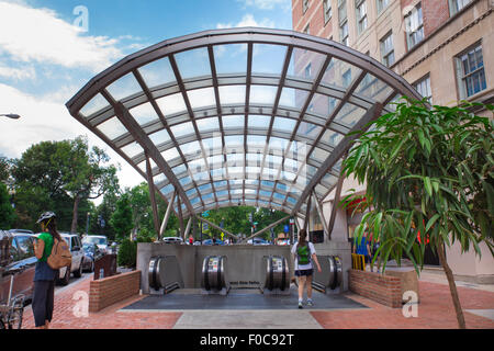 Voir l'entrée du métro de chez Dupont Circle à Washington DC Banque D'Images