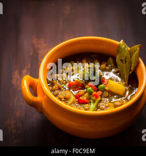 Soupe aux lentilles rouges à vegan Banque D'Images