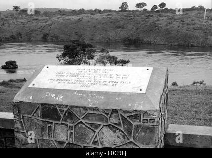 Géographie / Voyage, Tanzanie, lacs, lac Victoria, le lieu où John Hanning Speke a découvert 1862 les sources du Nil, pierre commémorative, 1964, droits additionnels-Clearences-non disponible Banque D'Images