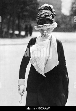 Mode, début du XXe siècle / tournant du siècle, dame avec voile, Paris, vers 1910, droits additionnels-Clearences-non disponible Banque D'Images