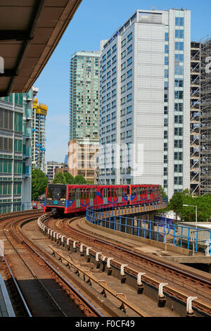 En train aérien de Stratford à Lewisham, Londres, Royaume-Uni, Europe Banque D'Images