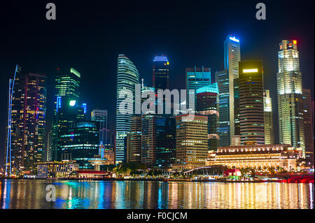 Centre-ville de Singapour reflète dans la rivière. République de Singapour Banque D'Images