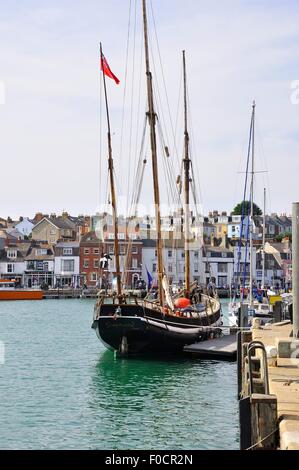 Bateau à voile à Pelican de Londres à quai dans le port de Weymouth, Dorset, Angleterre Banque D'Images