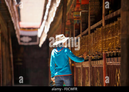 Prière de toucher de tourisme dans la région de Temple de Jokhang Banque D'Images