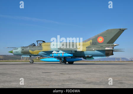 Une force aérienne roumaine MiG-21C attribuée à Escadrilla Aviatie Lupta 711 au Camp Turzii Air Base, la Roumanie. Banque D'Images